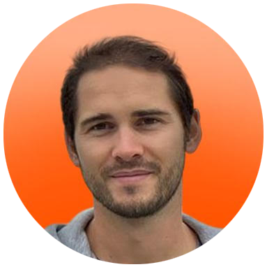 Charles Coatalem ID photo fond orange PNG